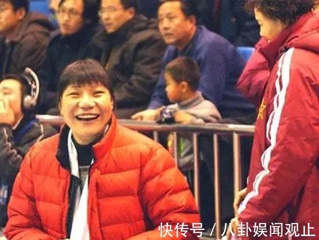 徐庆华|女篮中锋郑海霞享正师级待遇,54岁月薪过万,双腿变形仍独自奔波