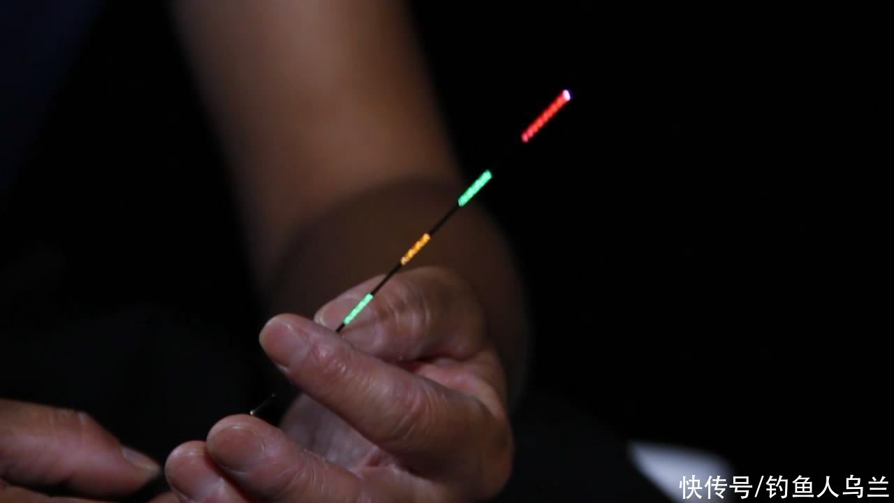 惊鱼|夜钓选夜光灯还是电子漂？误区不少，看懂这些就明白了