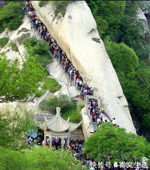 一瓶水|为啥华山一瓶水卖11元却无人吐槽看到景区门口的东西，游客气瞬间消了