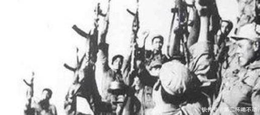 欺负|抗美援朝老首长被饭店老板欺负,警卫员知道后,部队派一个排