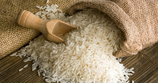 大米容易受潮爱生虫教你4个保存大米小妙招,存放时间长不生虫