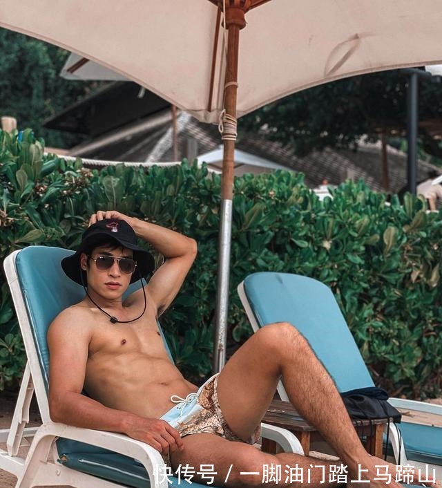 肌肉|帅气的五官、紧实的身材，阳光型男的胸肌、腹肌、人鱼线真上头！