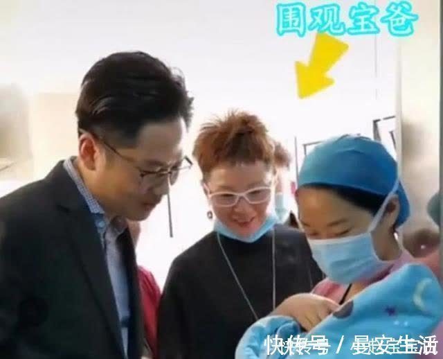 宝宝|宝宝出生谁抱像谁?舅舅“抢头彩”,爸爸没地位,看到颜值明白了