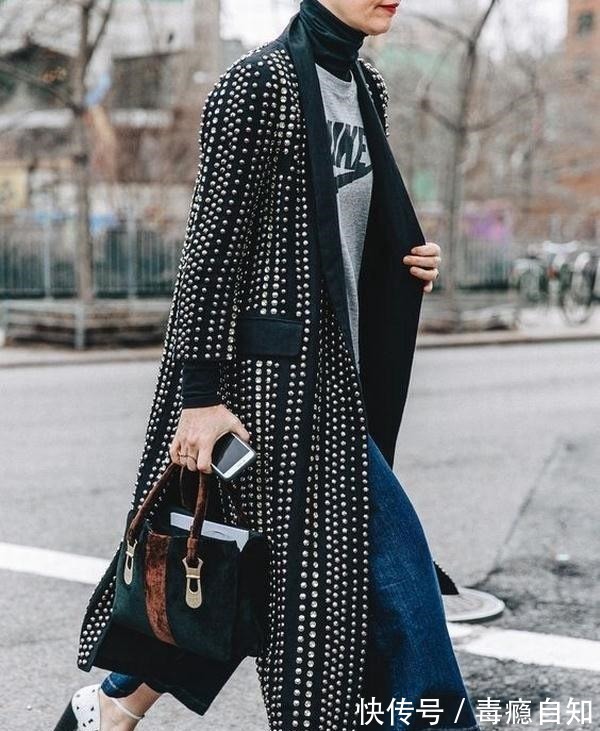 猫姐 大衣里穿什么讲真,这3件单品两两叠穿,解锁N种大衣穿搭!