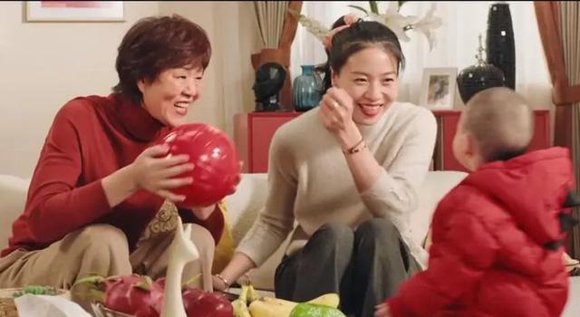 主教练|可爱孙子登门拜访!女排主帅祖孙同堂满脸笑容,小孙子太会来事了