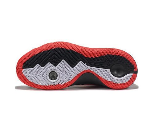 篮球鞋 400块钱左右NIKE实战篮球鞋推荐,学生党非常值得购买。