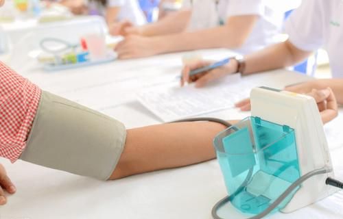 指标|预防尿毒症除了降肌酐，医生提醒：4项指标稳住，肾功能更有保障