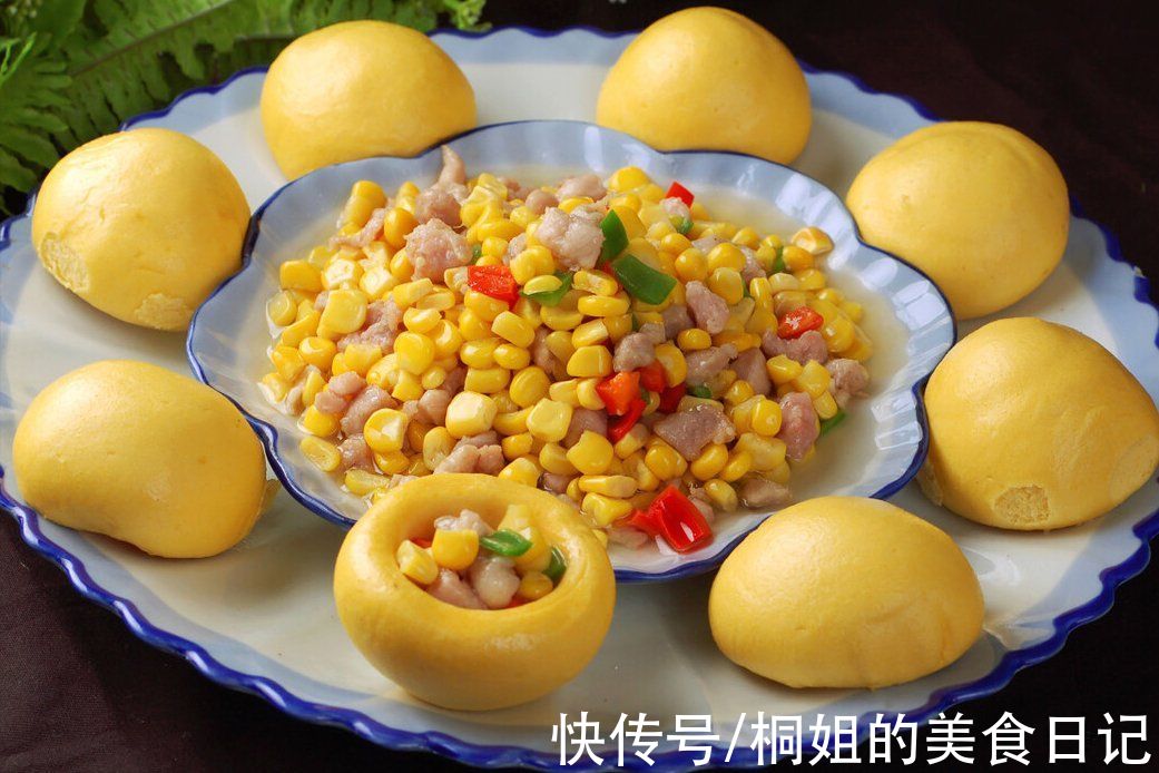 做玉米面窝头，只会放玉米面是大错，教你一招，松软香甜不噎人