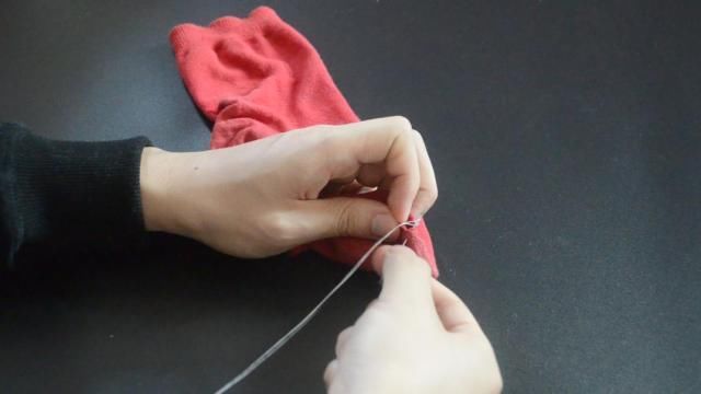 袜子破洞了不要扔，学会这个小技巧，旧袜子变得像新的，都学学吧