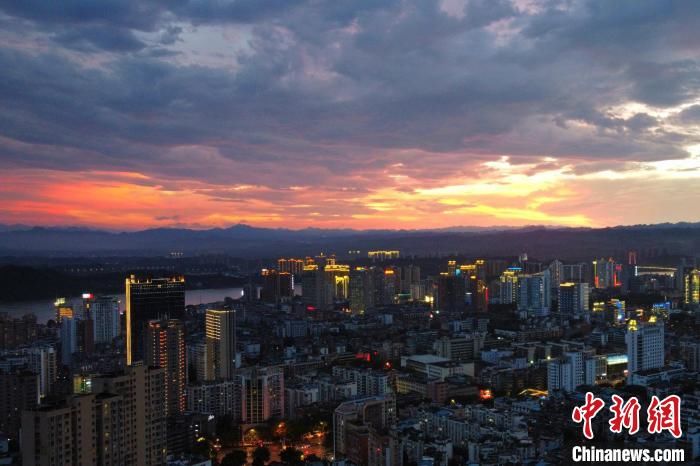 宜昌|湖北宜昌现“晚霞夕照图”