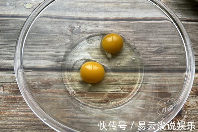 鸡蛋|2个鸡蛋，4根香蕉，锅里一烙想不到这么好吃，做法简单，太香了