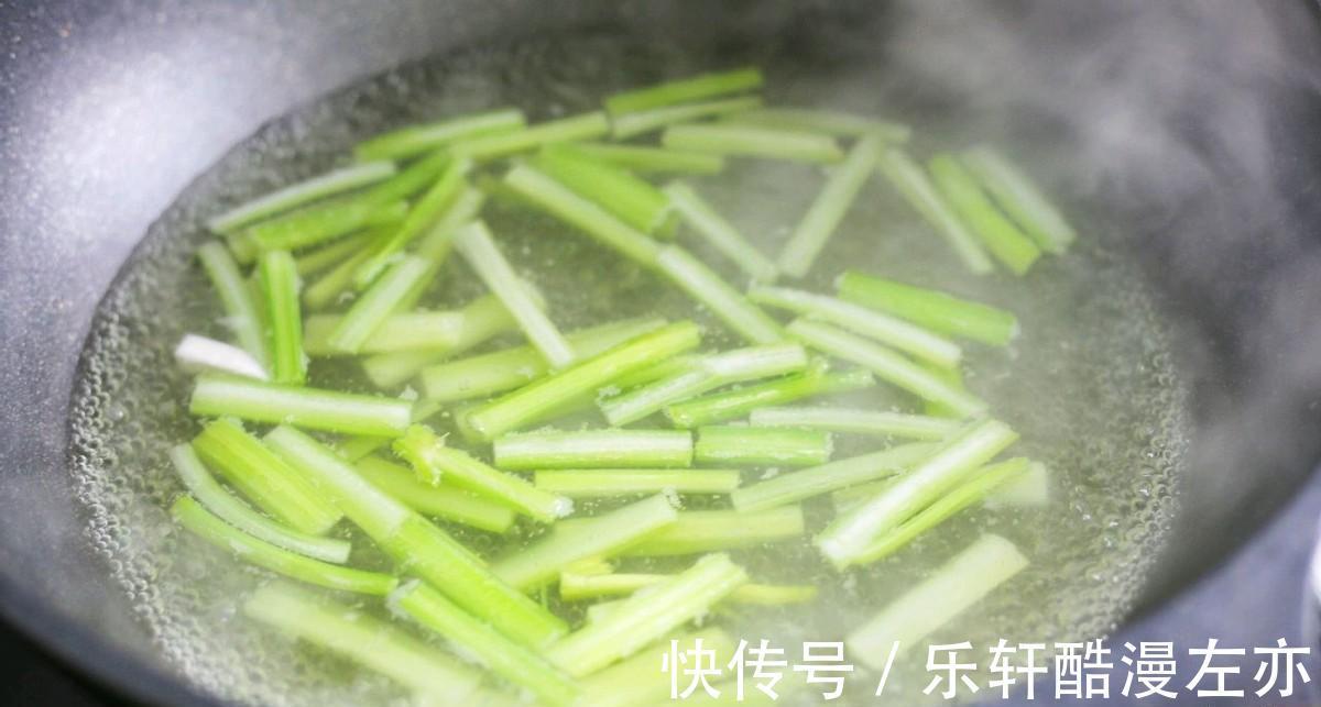 鲜美|3种素菜搭配在一起炒,鲜美又营养,味道清新爽口,给肉都不换