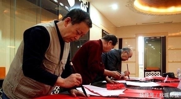 貂蝉&学生出一上联:抱貂蝉,遇贵妃,问昭君,想西施,老师的下联太牛