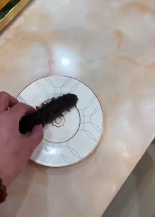 |还有羞耻心吗?赵明剑拍吃海参段子,并回复球迷:不练球会下岗吗