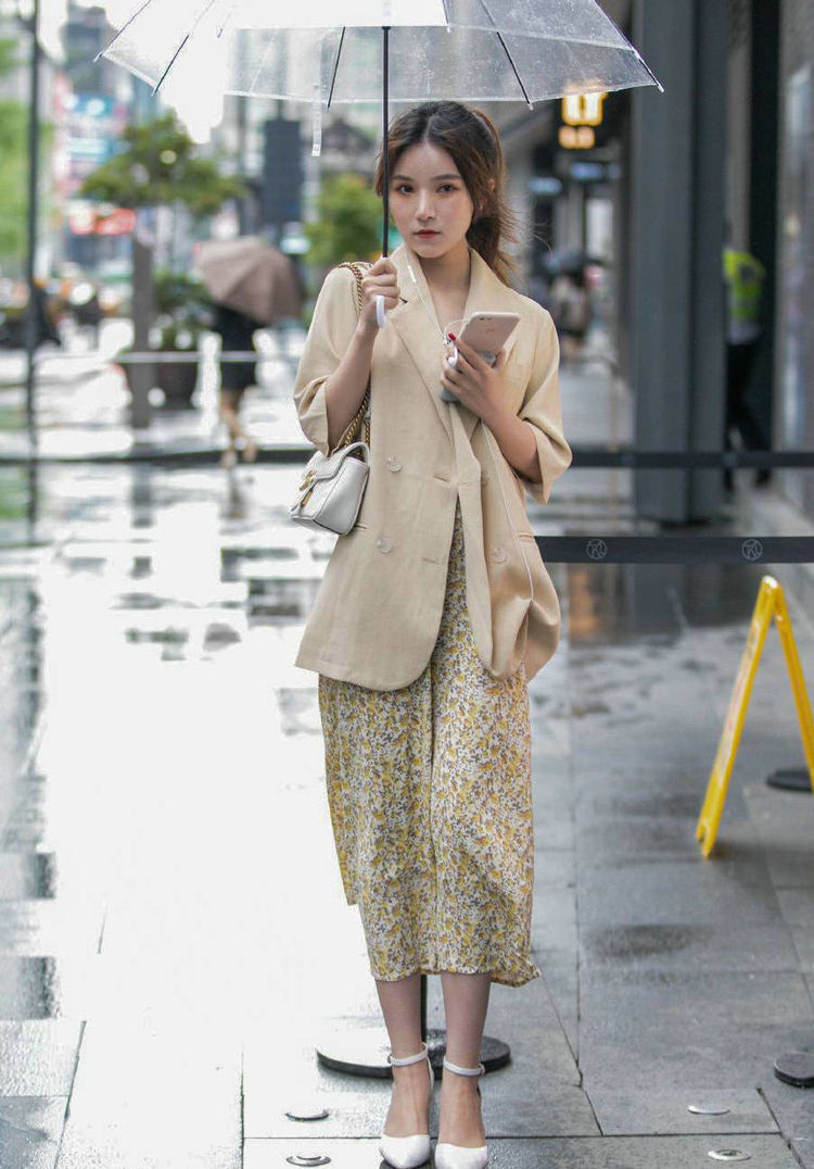 高跟鞋|貌美如花的小美女,一束马尾置于脑后,更加显得清爽文静