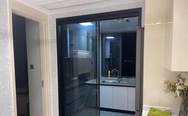 玄关|装修一年多终于完工,墙面刷艺术墙漆非常有档次,一家人都满意