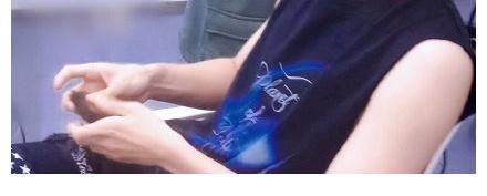 撩人|王一博無袖T太撩人了，隨便一扭都好好看啊，王一博最帥！