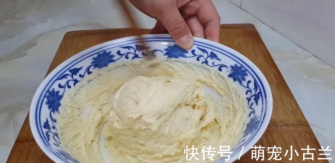 鸡蛋|2个鸡蛋，3勺面粉，不用擀面，做出创意油炸饼，比吃油条还过瘾！