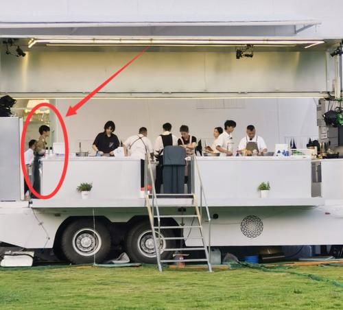 豪門|豪門姐弟回歸！《中餐廳5》再迎飛行嘉賓，C位男歌手強勢來襲