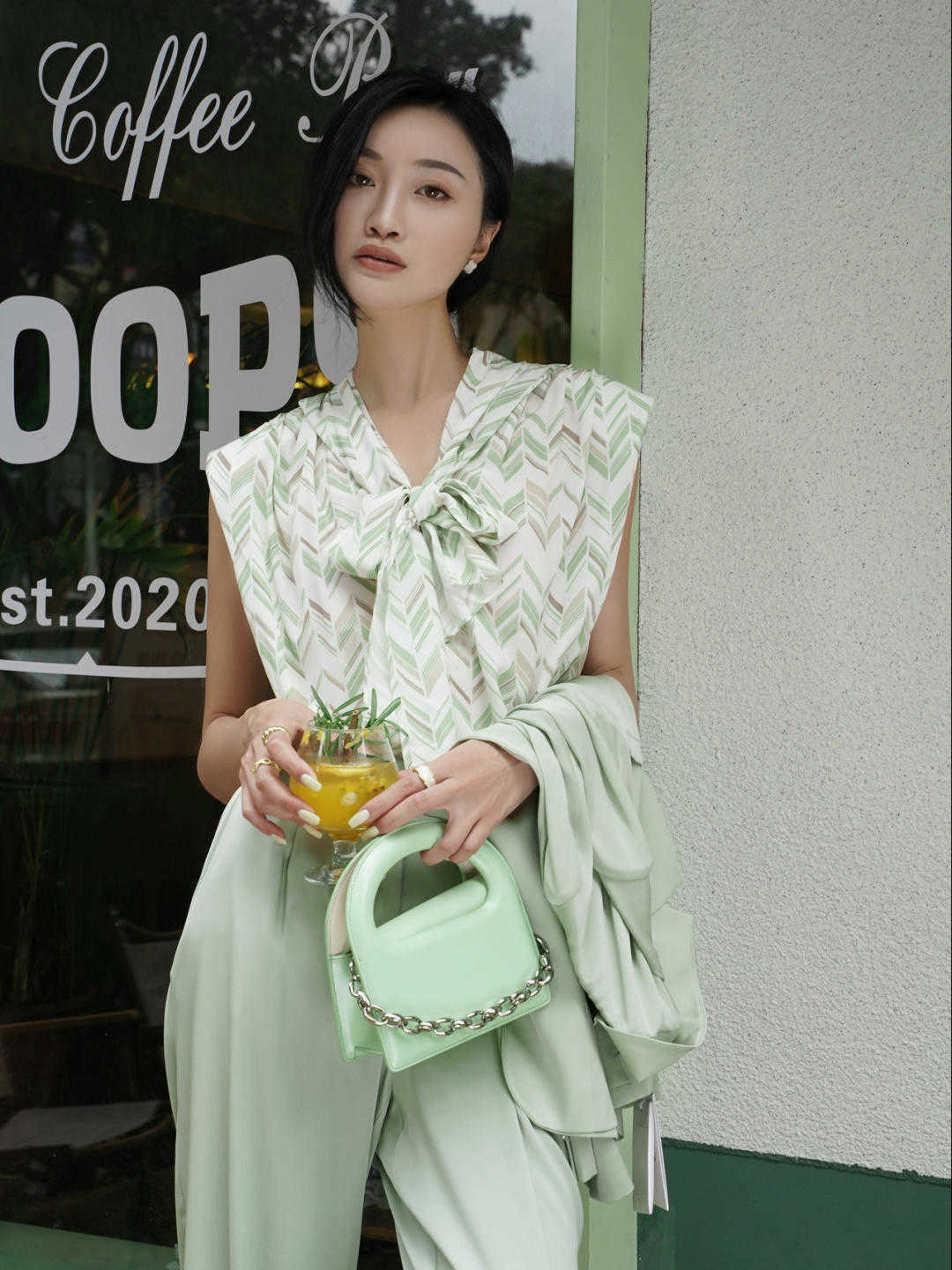 时尚|清凉色怎样搭配，高级又时尚，不失华丽和优雅