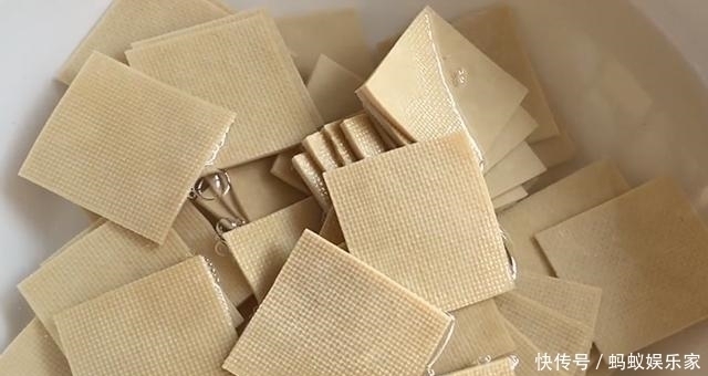 豆腐皮最好吃的新做法,盐水一泡,烤一烤,无油健康,个个鼓大泡