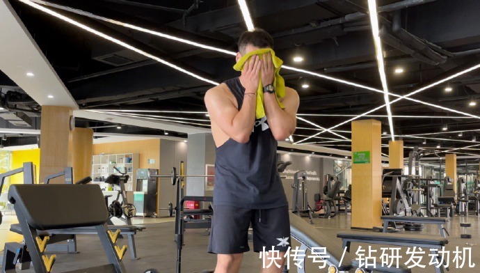 训练|又壮又帅的肌肉小哥,练就霸气麒麟臂,荷尔蒙爆棚,男友力十足!