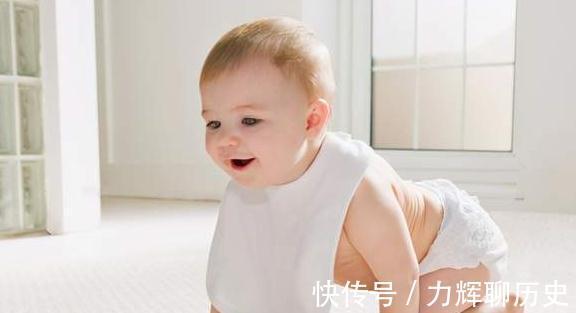 大运动|7,8个月的孩子会爬就行?真聪明的宝宝,手上小动作可不少
