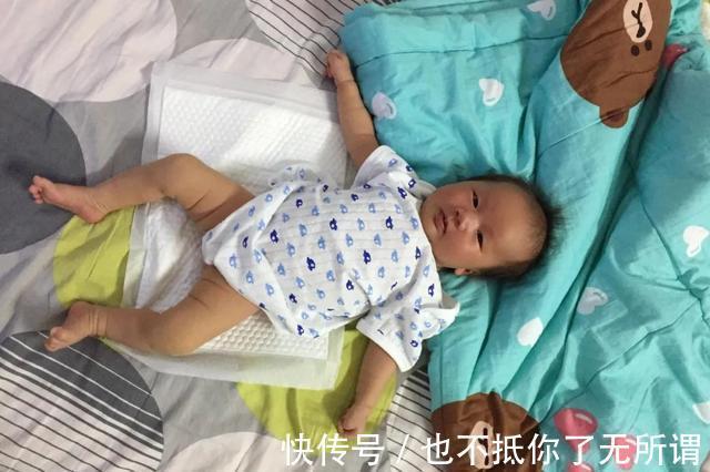 神经系统|新生儿为什么偏爱“投降式睡姿”,需要纠正吗很多家长做错了