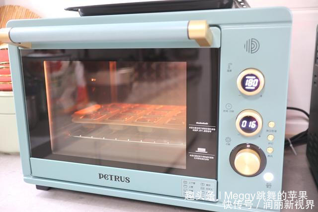  出炉|夏天想吃蛋糕别愁，2个鸡蛋做12个小蛋糕，15分钟出炉，省心快手