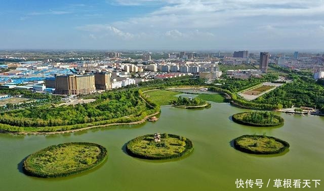 初秋张掖润泉湖公园景色迷人