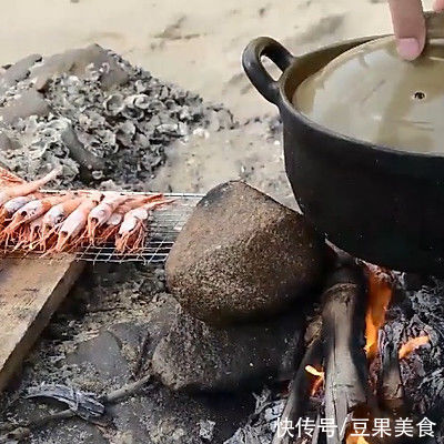 北极虾|#一口新年味，全家享佳味#加拿大北极虾腊味煲仔饭，香味四溢