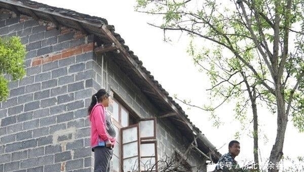 小美担心|新生儿脸上有胎记,询问医生后找到原因,这3种行为孕期别再做!