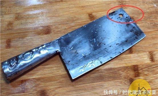才发现,菜刀上圆孔有个厉害用法,现在知道还不晚,太多人收藏了