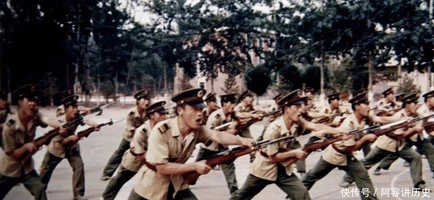 原本|中国士兵的服役期，原本为3年，为何1998年改成了2年？