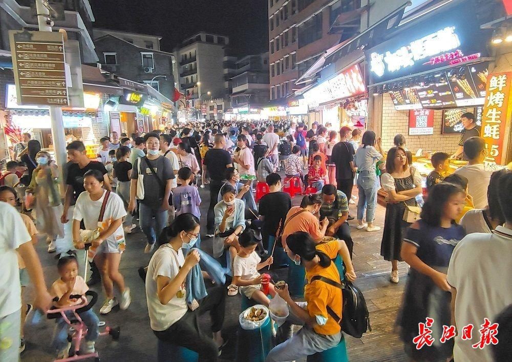 美食|乘轮渡、品美食，江城越夜越精彩