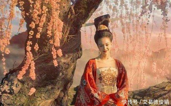 李白为啥入京一年后,被皇帝放逐,是跟杨贵妃有瓜葛吗?