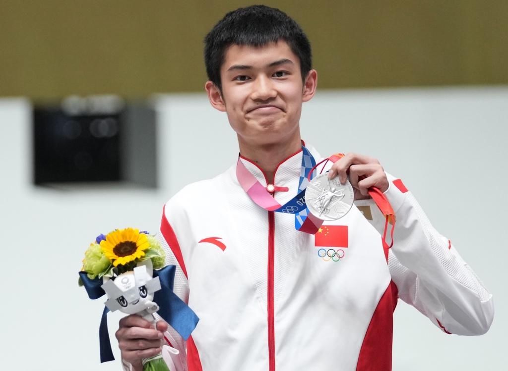射击综合：年轻枪手打天下 16岁中国小伙夺银牌|东京奥运会| 张梦雪
