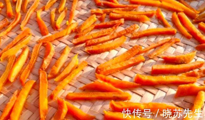 晒红薯干,牢记这2个小技巧,红薯干红润不干硬,香甜软糯