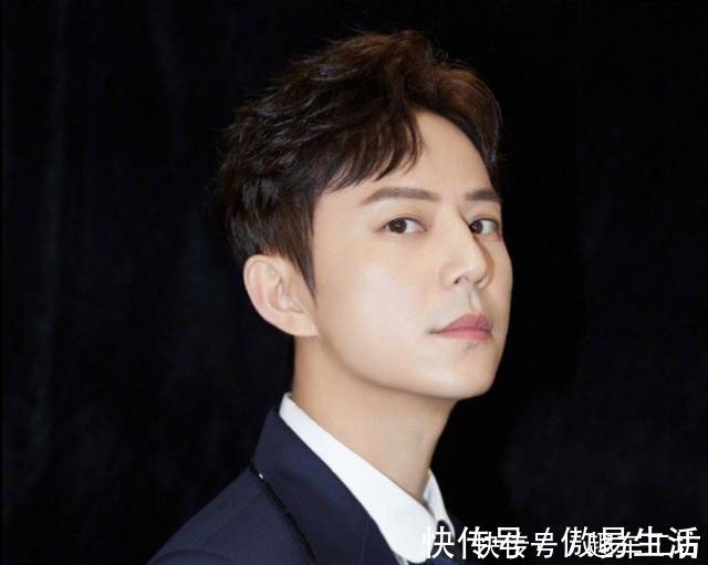 主办方|金鹰节何炅再现神救场,秒速化解突发状况,任达华连说谢谢!