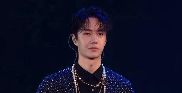 王一博录制《华彩》路透!和黄子韬站在一起,身高却意外亮了