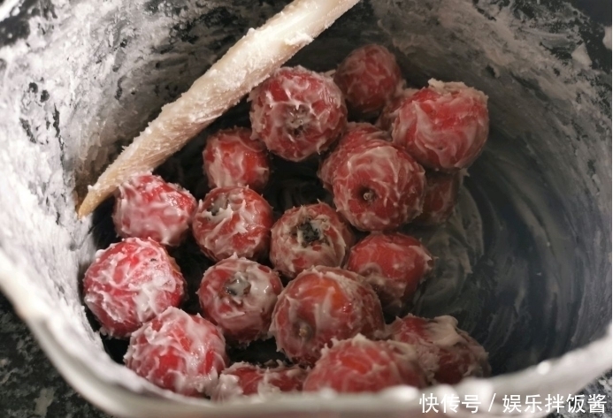 干净|10月是山楂的成熟期,撒把白糖炒一炒,开胃解馋自制干净吃得放心