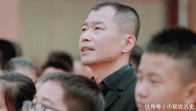 父母们|14岁女孩5年手写30万字小说,被亲爸发现后撕毁,还说“为你好”