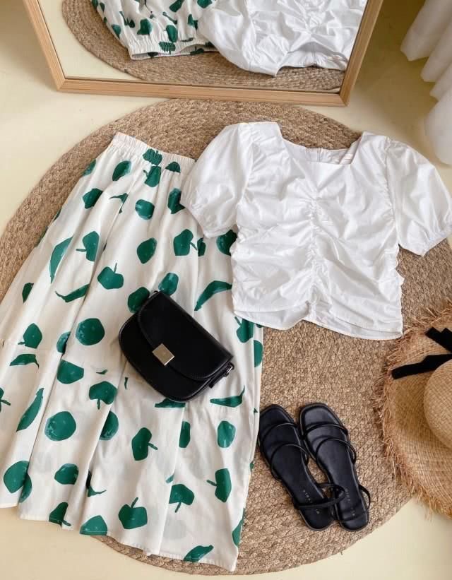 收藏啦28套简约,越看越好看的夏季日常舒适搭配LOOK