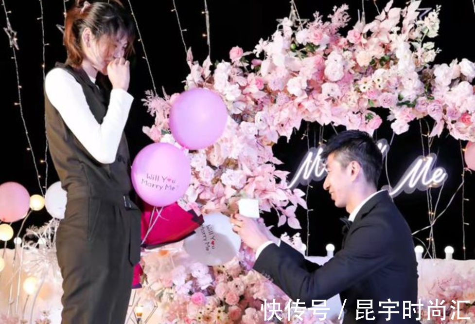 里约奥运会|喜讯!奥运冠军求婚成功,单膝下跪手拿婚戒,未婚妻同是奥运名将
