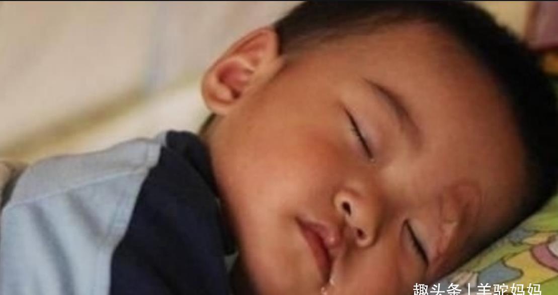 睡着|为啥宝宝被“揍”后，哭着哭着就睡着了？了解原因后父母再难下手