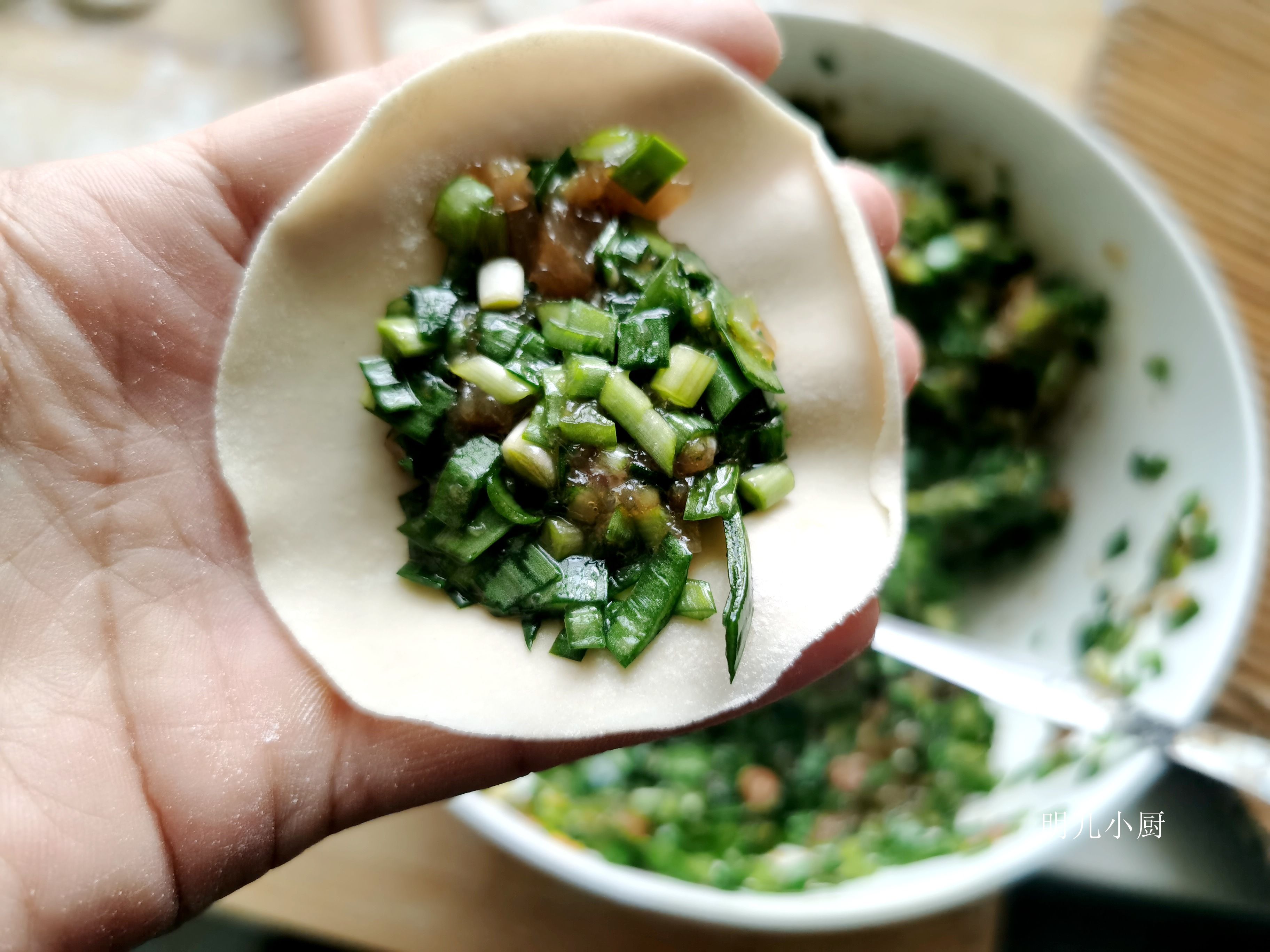 这肉六块钱一斤，不管炖炒都不好吃，唯独用来包饺子味道棒极了