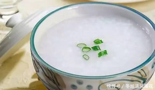 水煮沸|熬稀饭的时候,是水开了放米,还是冷水中放米好喝呢