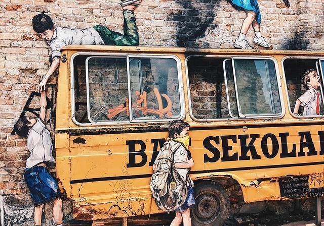 农村老话“棍棒底下出孝子”这些孩子真成孝子了吗?