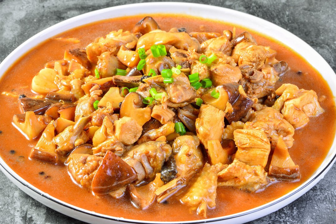 炖鸡时多做2步，比直接炖或先焯水更好吃，鸡肉软烂鲜香还不腥