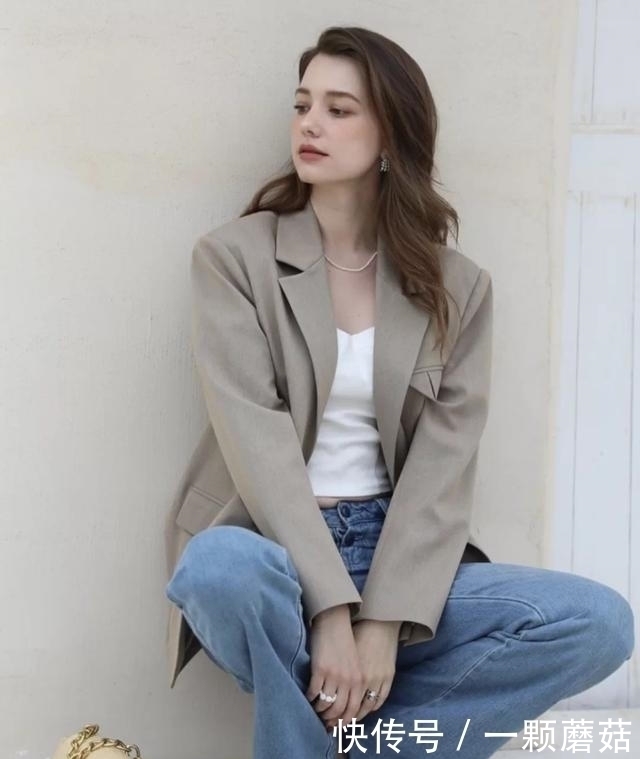 驼色|驼色才是秋冬高级色,优雅质感还大气,俄罗斯博主秋装示范太美了